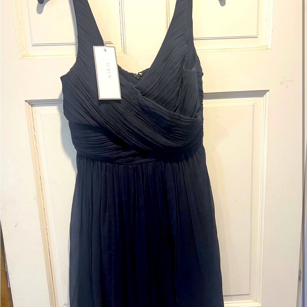 Elegant Navy J. Crew Sleeveless V-Neck Dress
New with tags size 6